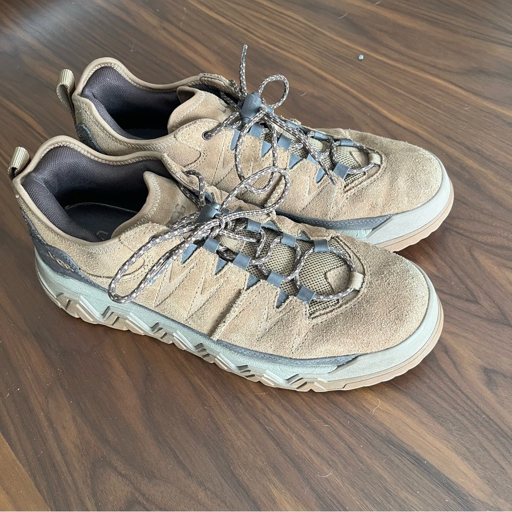 UGG CAPTRAIL LOW BROWN WATERPROOF SUEDE SHOES SNEAKERS, MEN US 10.5